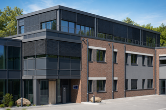 Modernes Bürogebäude in Buxtehude mit Glas- und Klinkerfassade
